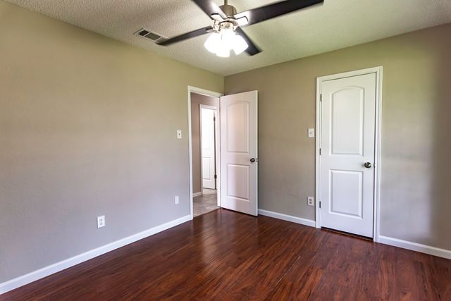 110 E Amberway Lane, Garland, TX 75040
