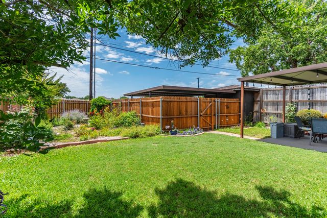 110 E Amberway Lane, Garland, TX 75040