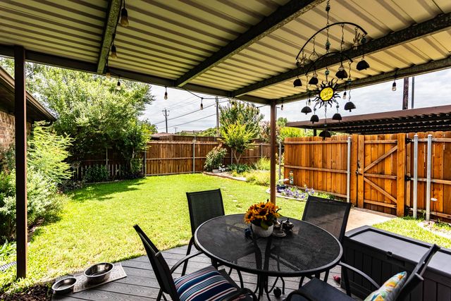 110 E Amberway Lane, Garland, TX 75040
