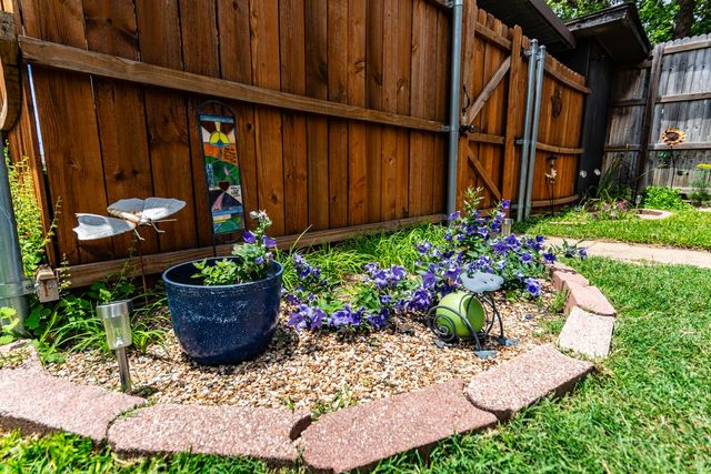 110 E Amberway Lane, Garland, TX 75040