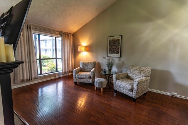 110 E Amberway Lane, Garland, TX 75040