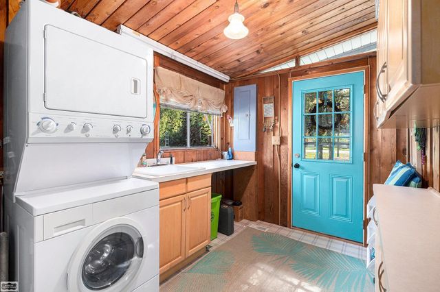 2090 N Channel Road, Harsens Island, MI 48028