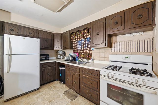 2822 Brentwood Ave, Brentwood, PA 15227