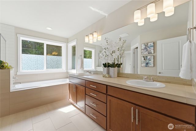 16005 74th Avenue NE, Kenmore, WA 98028