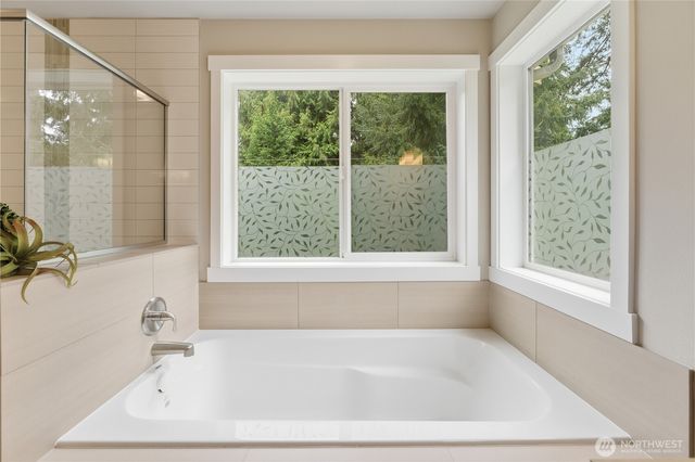 16005 74th Avenue NE, Kenmore, WA 98028
