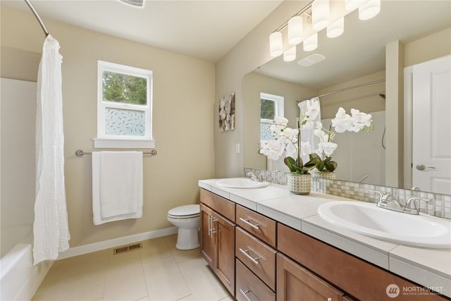 16005 74th Avenue NE, Kenmore, WA 98028