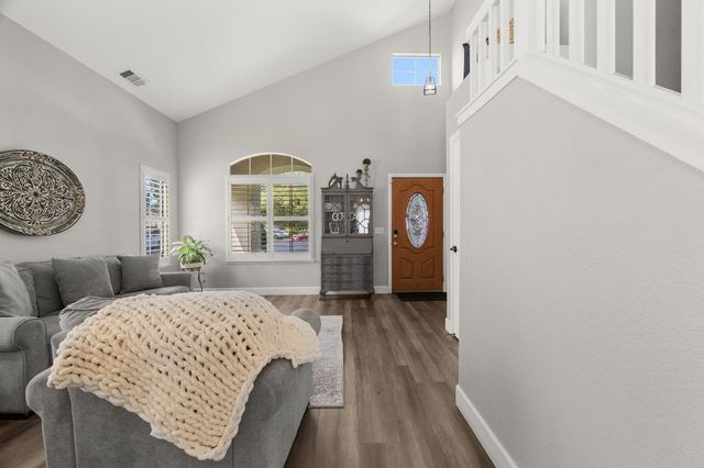 10107 River Park Cir, Stockton, CA 95209