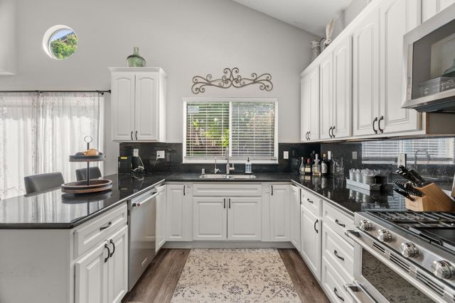 10107 River Park Cir, Stockton, CA 95209
