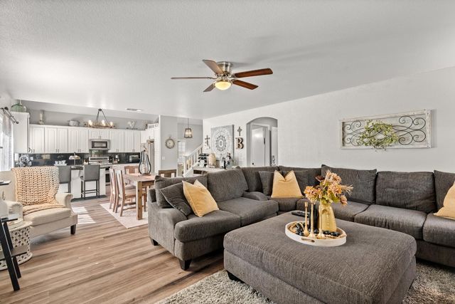 10107 River Park Cir, Stockton, CA 95209