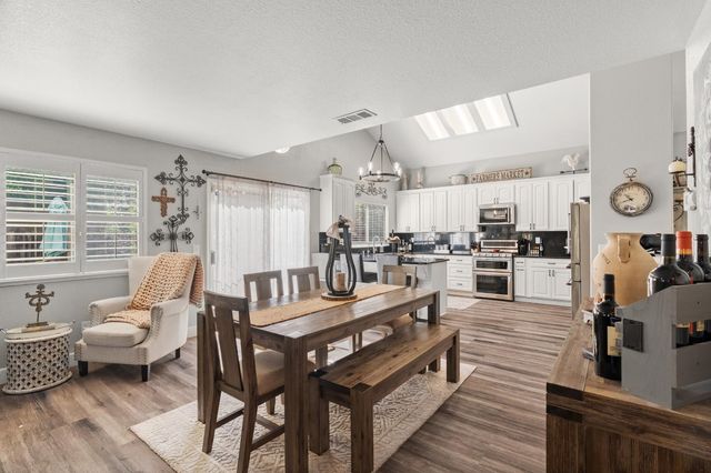 10107 River Park Cir, Stockton, CA 95209