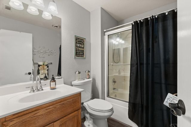 10107 River Park Cir, Stockton, CA 95209