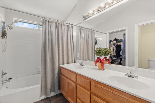 10107 River Park Cir, Stockton, CA 95209