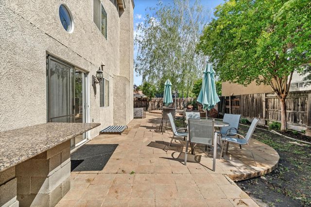 10107 River Park Cir, Stockton, CA 95209