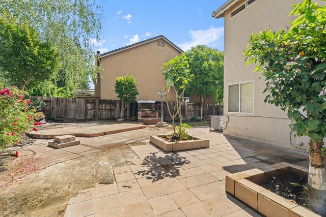 10107 River Park Cir, Stockton, CA 95209