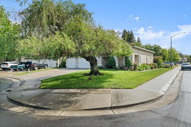 10107 River Park Cir, Stockton, CA 95209