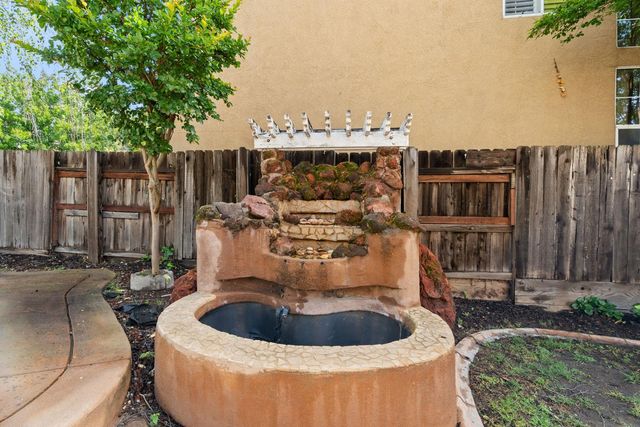 10107 River Park Cir, Stockton, CA 95209