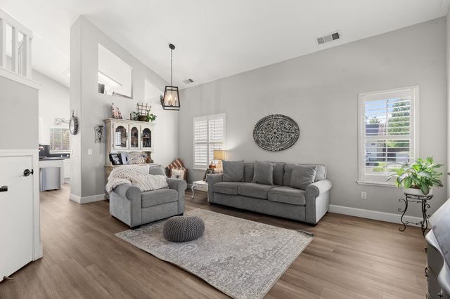 10107 River Park Cir, Stockton, CA 95209
