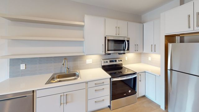 250 Centre 411, Boston, MA 02119