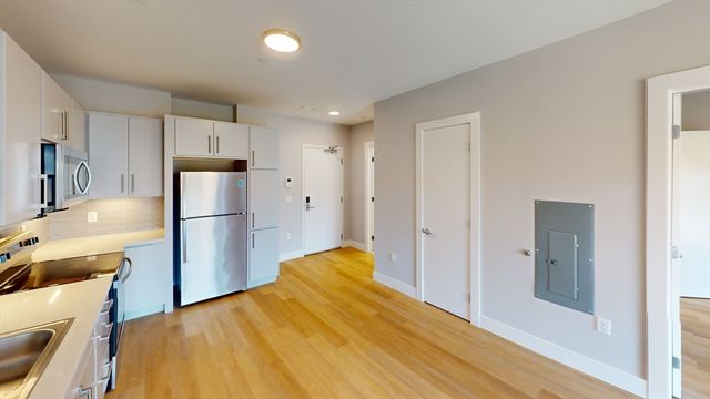 250 Centre 411, Boston, MA 02119