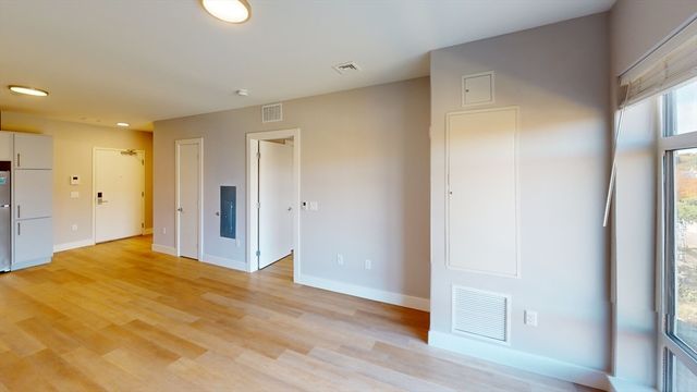 250 Centre 411, Boston, MA 02119
