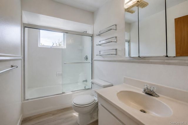 16 November Walk, Long Beach, NY 11561