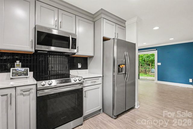 7048 Delta Lake Drive, Charlotte, NC 28215