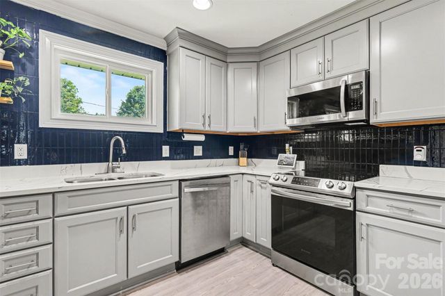 7048 Delta Lake Drive, Charlotte, NC 28215