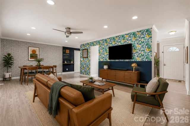 7048 Delta Lake Drive, Charlotte, NC 28215