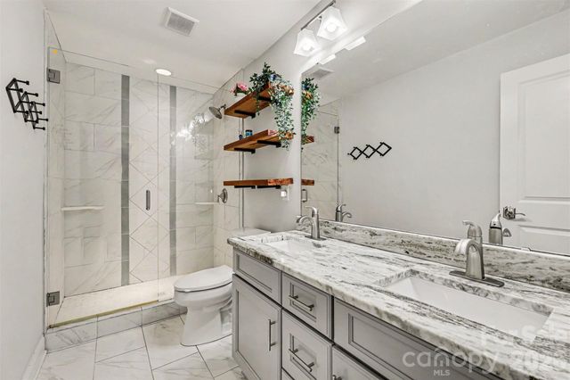 7048 Delta Lake Drive, Charlotte, NC 28215