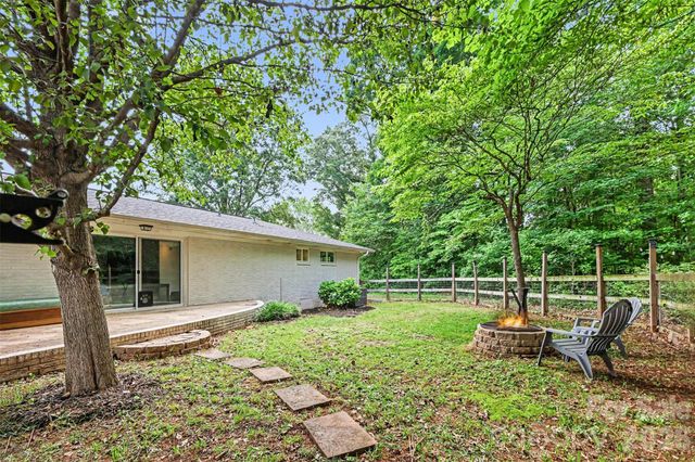 7048 Delta Lake Drive, Charlotte, NC 28215