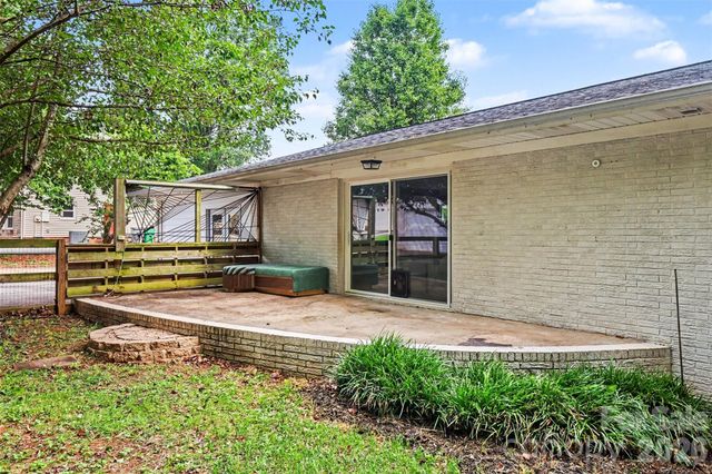 7048 Delta Lake Drive, Charlotte, NC 28215
