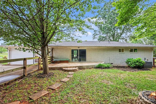 7048 Delta Lake Drive, Charlotte, NC 28215