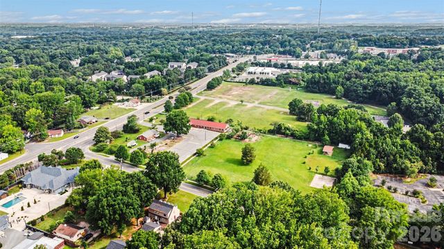 7048 Delta Lake Drive, Charlotte, NC 28215