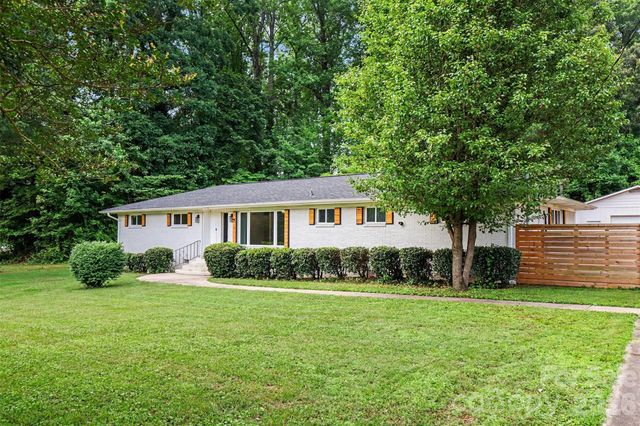 7048 Delta Lake Drive, Charlotte, NC 28215