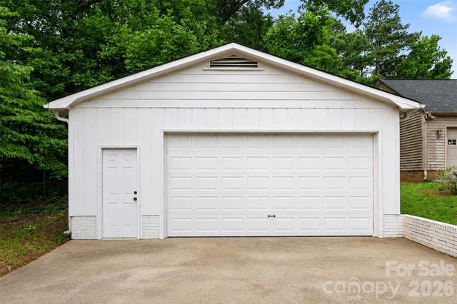 7048 Delta Lake Drive, Charlotte, NC 28215