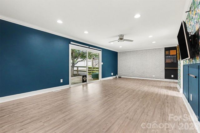 7048 Delta Lake Drive, Charlotte, NC 28215