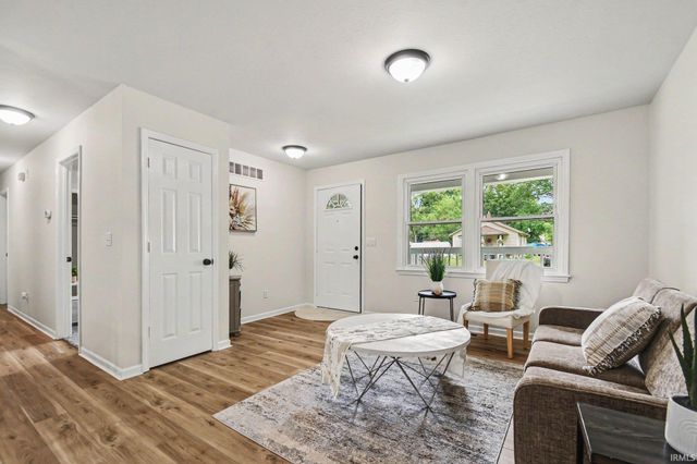 56275 Ellen Avenue, Mishawaka, IN 46545