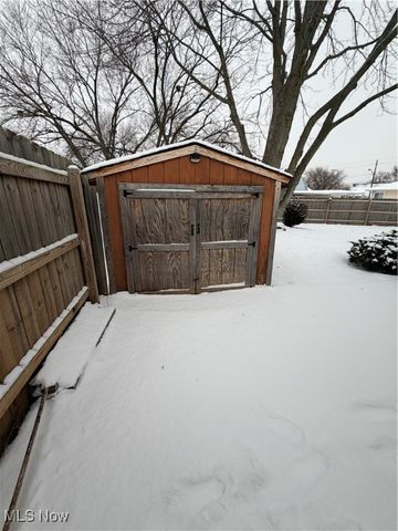 5952 Delores Boulevard, Brook Park, OH 44142