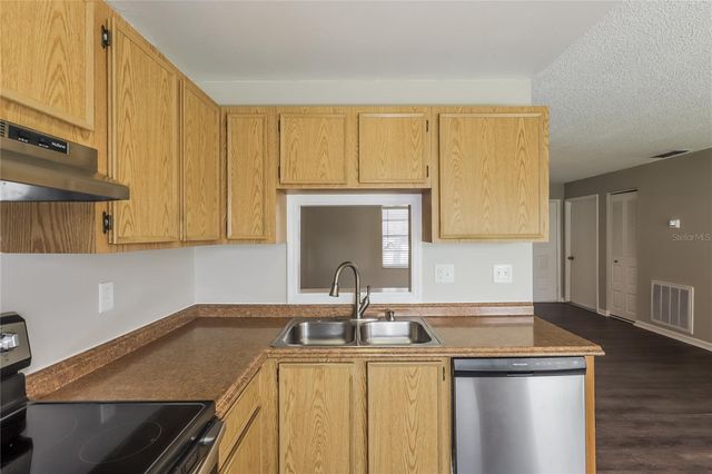 1002 PINEHAVEN COURT, Brandon, FL 33511