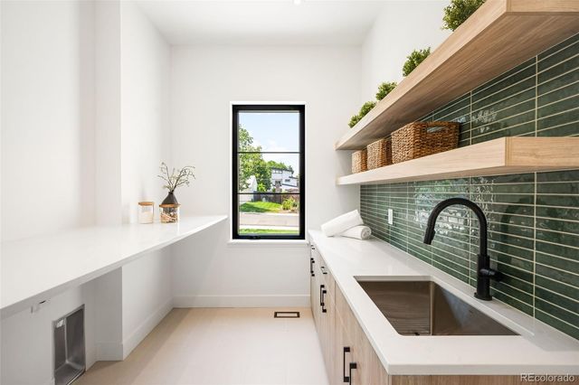 3360 S Dexter Street, Denver, CO 80222