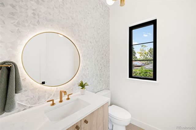 3360 S Dexter Street, Denver, CO 80222