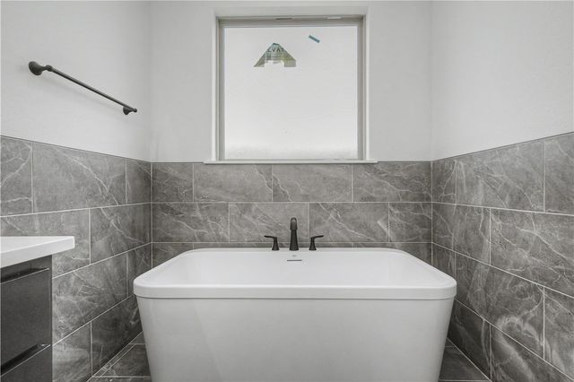 2102 N Dagan Street, Siloam Springs, AR 72761