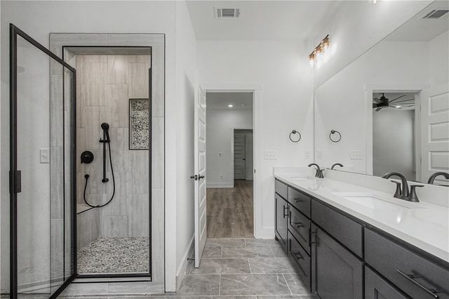 2102 N Dagan Street, Siloam Springs, AR 72761