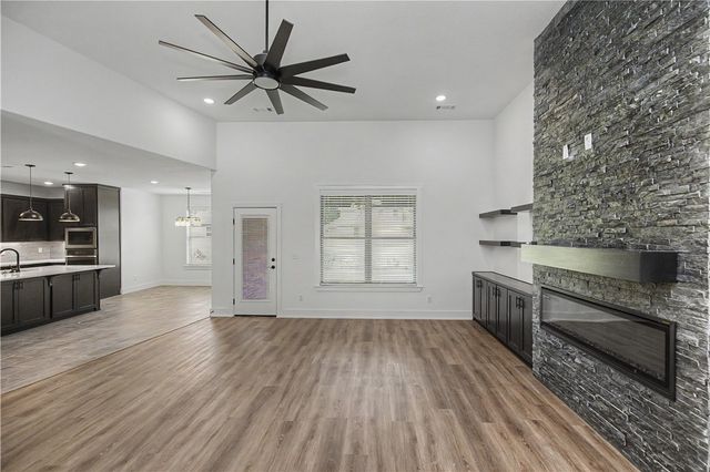 2102 N Dagan Street, Siloam Springs, AR 72761