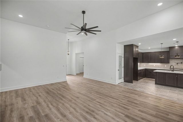 2102 N Dagan Street, Siloam Springs, AR 72761