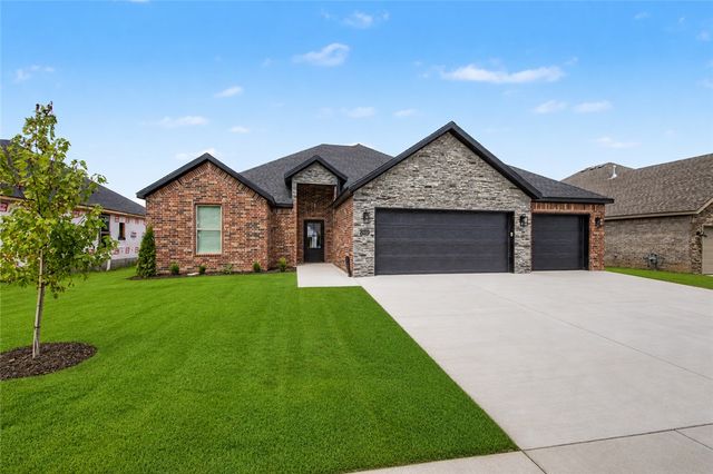 2102 N Dagan Street, Siloam Springs, AR 72761