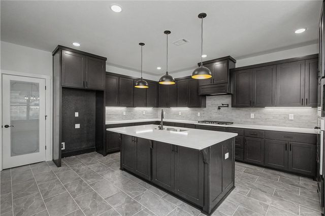2102 N Dagan Street, Siloam Springs, AR 72761