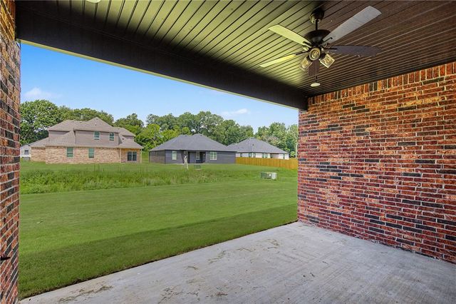 2102 N Dagan Street, Siloam Springs, AR 72761