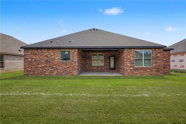 2102 N Dagan Street, Siloam Springs, AR 72761
