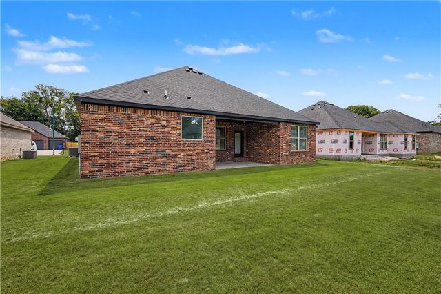 2102 N Dagan Street, Siloam Springs, AR 72761